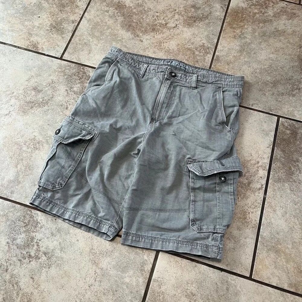 BKE Standard Fit Gray Cargo Shorts Mens Size 32W 23L